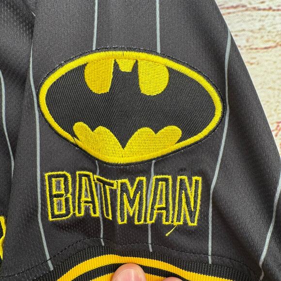 Box Lunch DC Batman Bruce Wayne #1 Jersey Adult Small Black Yellow - Picture 5 of 9